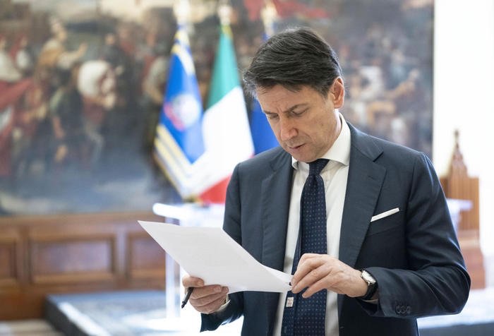 Scuola, lunedì al via per 5,6 milioni di studenti. Conte: ‘Il rientro è un’emozione, siamo con&nbsp;voi’