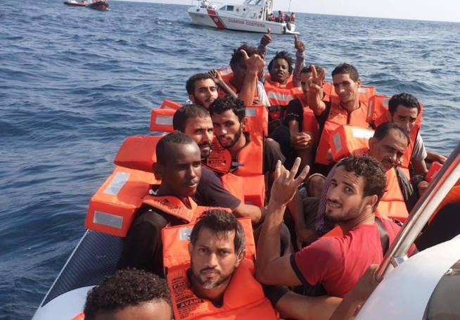 Migranti: 12 sbarchi nella notte a&nbsp;Lampedusa