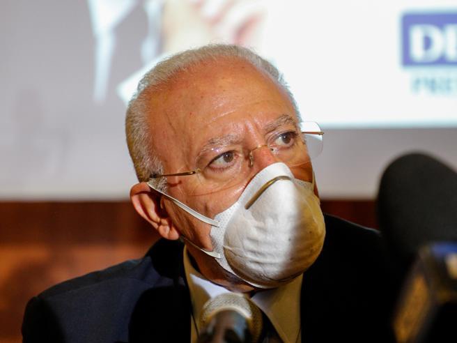 Covid: De Luca, test obbligatori in aeroporto a&nbsp;Napoli