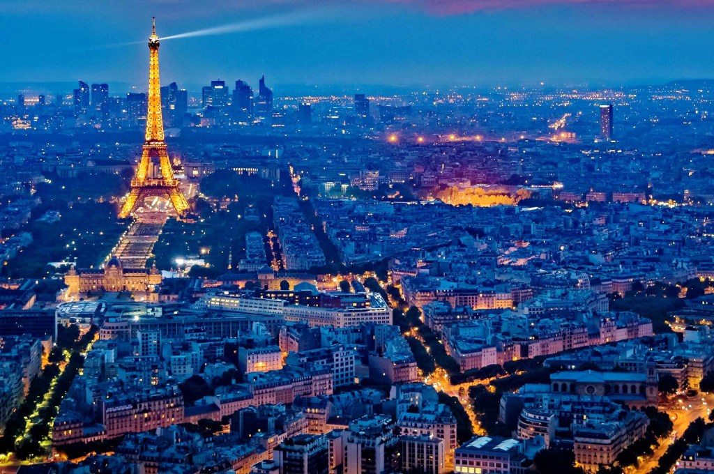 Coronavirus: Parigi, bar chiusi, ristoranti aperti con&nbsp;restrizioni