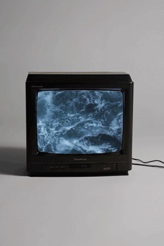 Apre a Milano VF, Vezzoli Foundation, accademia e officina d’arte. Guidata dall’artista giapponese Mito Nagasawa vedrà la realizzazione di opere museali destinate ai musei e ai collezionisti internazionali. Ieri il brevetto, anche Vittorio Sgarbi nella&nbsp;commissione?