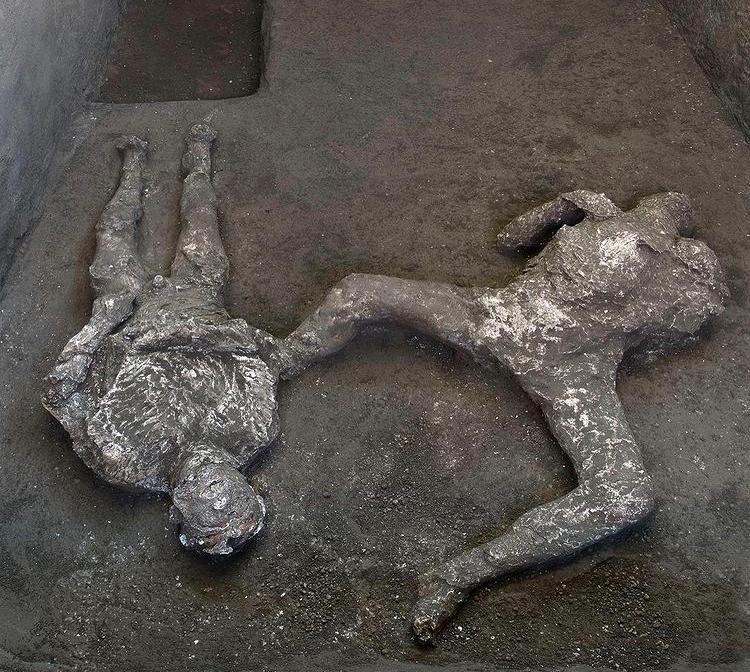 Esclusiva – Scoperta a Pompei, ritrovati due corpi&nbsp;intatti
