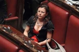 Scontro sulla scuola, De Micheli: ‘Aperte anche nel week end’, il no dei&nbsp;presidi