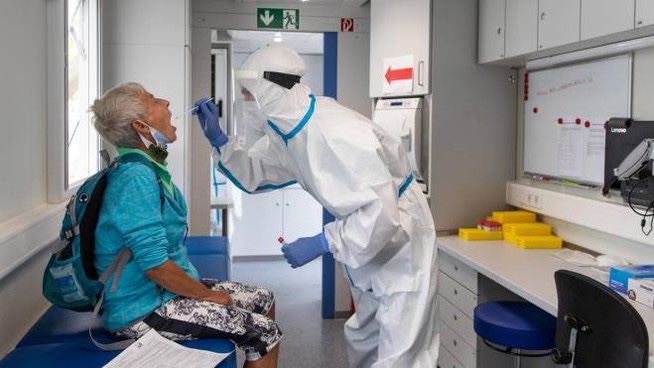 In un mese oltre 800mila casi di Covid e 12.900&nbsp;morti