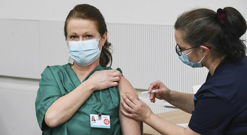 Abbiategrasso, sette infermieri vaccinati a gennaio con Pfizer positivi alla variante inglese covid, altri casi in&nbsp;Toscana