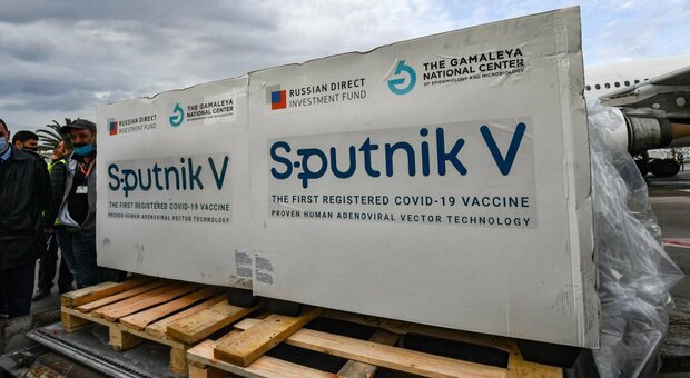 Vaccini: UniFe e Spallanzani testano l’efficacia di Sputnik. Via alla somministrazione