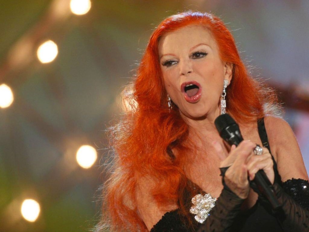 L’addio a Milva, lunga fila alla camera ardente al&nbsp;Piccolo