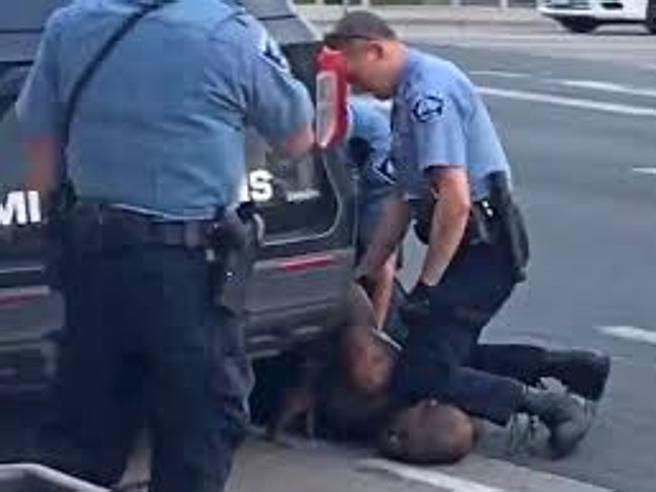 Floyd: l’ex agente condannato a 22 anni e mezzo di&nbsp;carcere