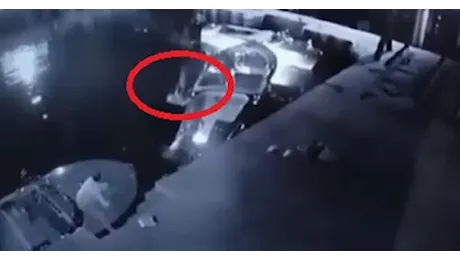 Tragedia del Garda: I tedeschi barcollano e cadono: video choc del&nbsp;motoscafo