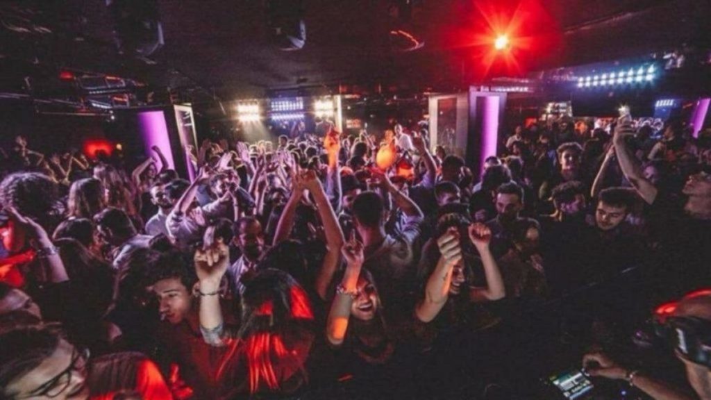 Rave party no mask a Maleo, nel paese c’è un focolaio di variante&nbsp;delta