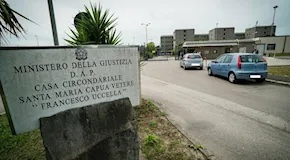 Sevizie nel carcere di Santa Maria Capua Vetere, l’orrore della cella 13: «Se hai sete bevi l’acqua del&nbsp;cesso»