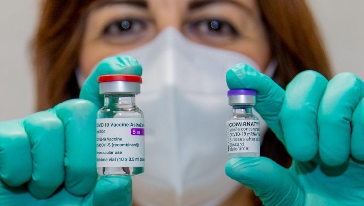 Il nuovo mix vaccinale manda in tilt gli esperti. La campagna vaccini ora è un&nbsp;enigma