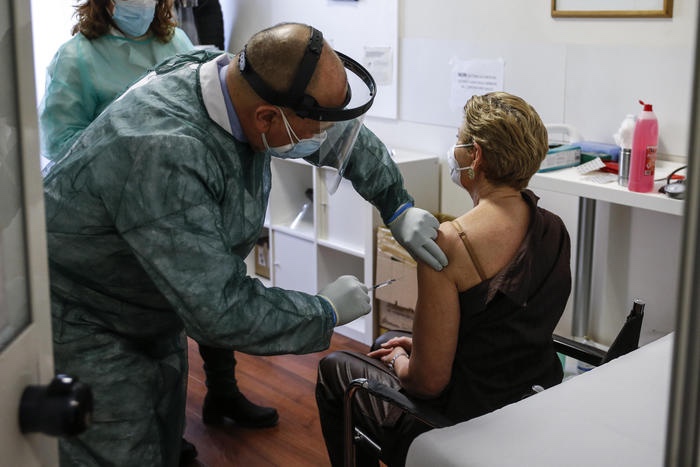 Covid, Iss: cala ancora l’indice Rt | Preoccupano le varianti Delta e Kappa: “Casi in aumento, diversi&nbsp;focolai”