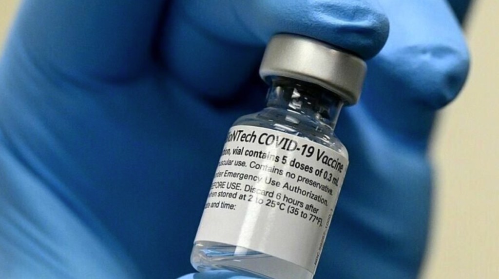 Arona, vaccinato a 52 anni con Pfizer muore mezz’ora dopo: aperta un’inchiesta