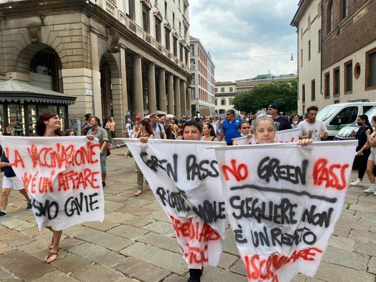 Green pass: proteste nelle stazioni, fermato un manifestante a&nbsp;Torino