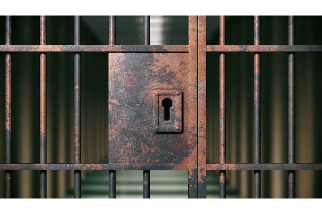 Frosinone, detenuto spara contro le celle. Poi si arrende. «L’arma arrivata con un&nbsp;drone»