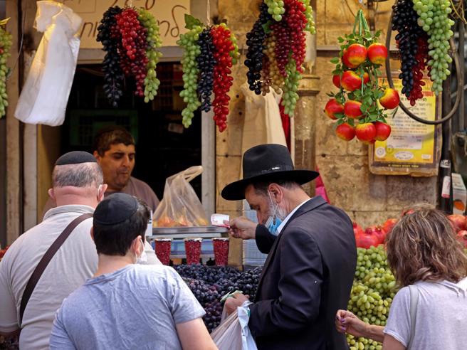 La terza dose di vaccino Covid funziona: in Israele l’efficacia di Pfizer risale al&nbsp;95%