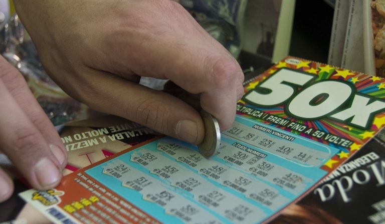 Ecco il Gratta e vinci rubato: il tagliando da 500 mila euro torna nelle mani della&nbsp;proprietaria