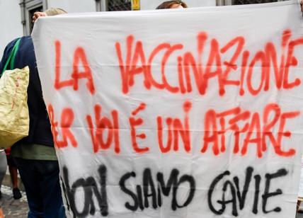 Green pass: corteo a Milano tornato in piazza&nbsp;Duomo