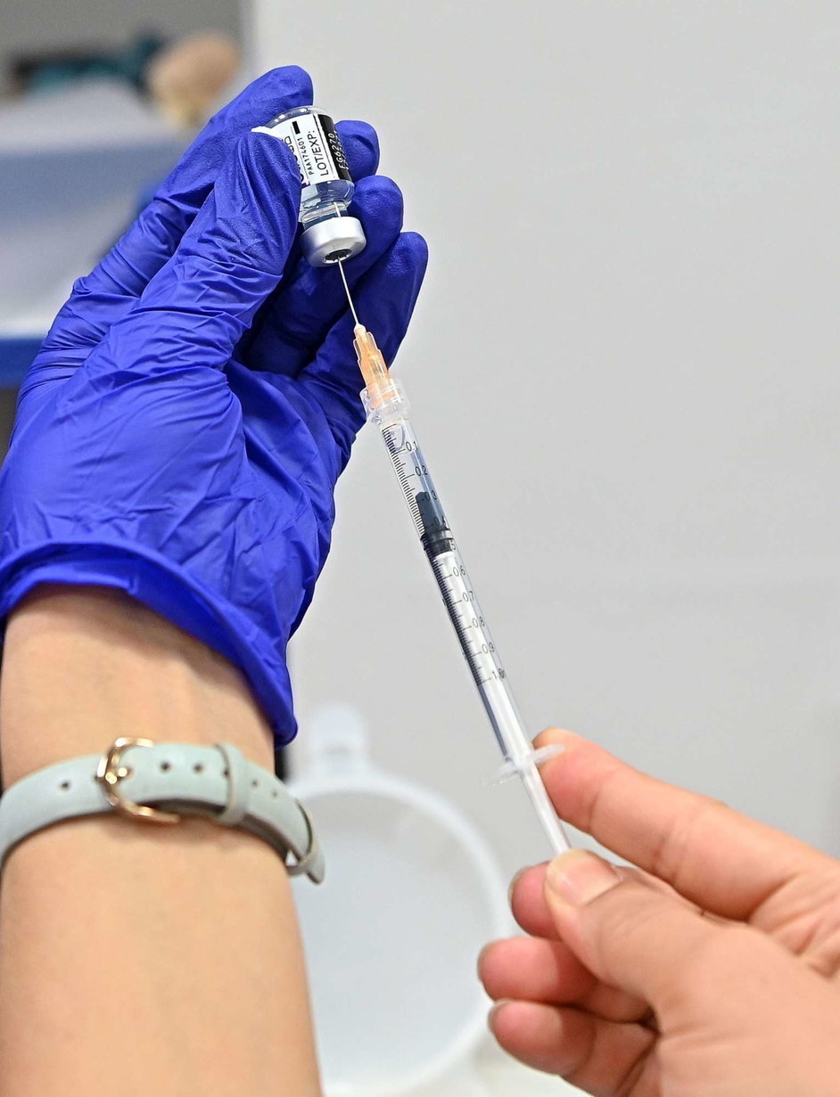 Covid, contagi in risalita: verso la terza dose per tutti | Sileri: “Vaccini a partire da&nbsp;gennaio”