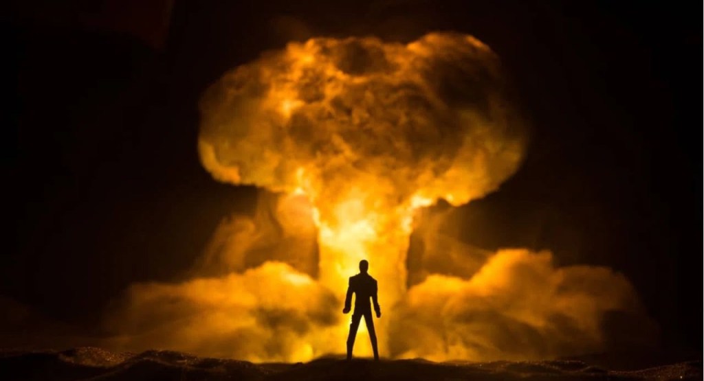 shutterstock 1967779681 - TV RUSSA parla di Varsavia distrutta da una Bomba Atomica. La Corea del Nord lancia una missile contro il Giappone. I Cambiamenti del Clima peggioreranno