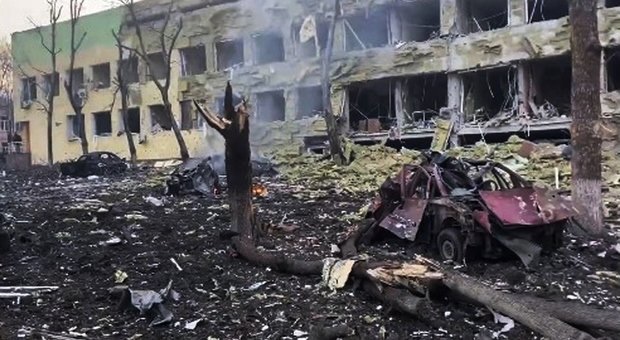 Kiev: “Bombardato ospedale pediatrico a Mariupol”. Una strage di&nbsp;bambini